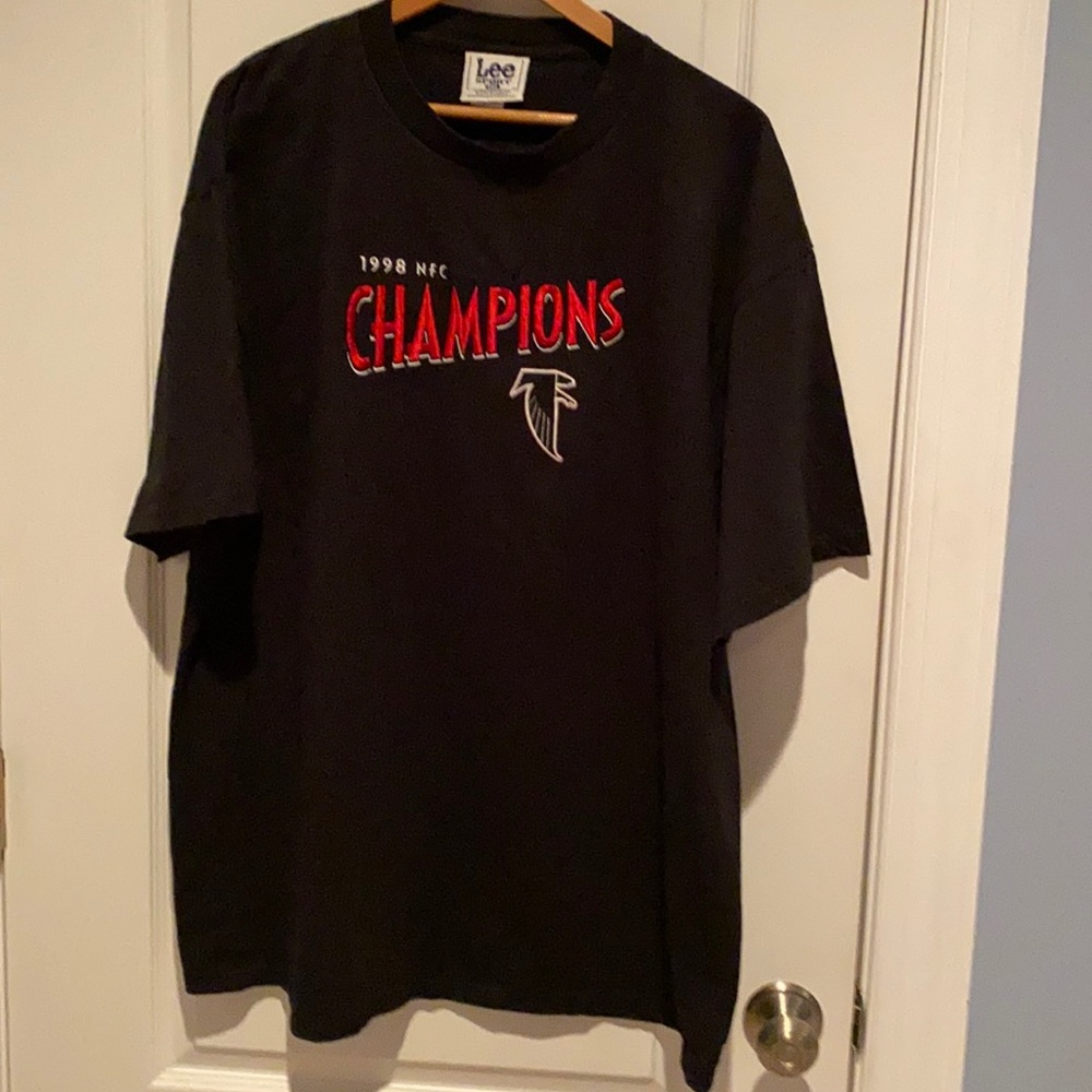 Man’s or lady’s tee shirt